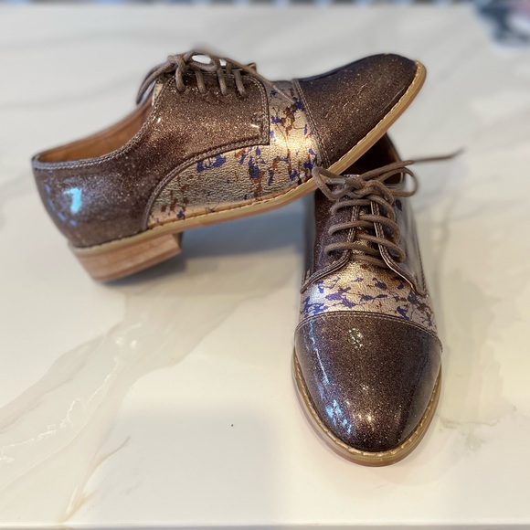 Vanessa Wu Derby Shoes - Picture 2 of 13